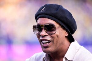 Ronaldinho Gaúcho: do futebol aos pagodes com 92 músicas compostas