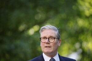 Bomba! Primeiro-ministro britânico Starmer renuncia após menos de 2 anos: entenda o caos na política inglesa!