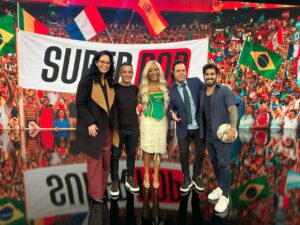 SuperPop entra no clima da Copa com time de celebridades comentando o futebol