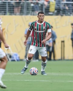 Thiago Silva volta TRIUNFAL ao Fluminense e se emociona: ‘Sou privilegiado demais’