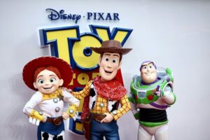 Toy Story 5 chega com tudo para questionar o vício das crianças em telas!