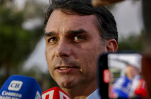 TSE derruba publicação de IA que ligava Flávio Bolsonaro a Vorcaro