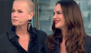 Xuxa se emociona ao ver foto de Luiza Brunet e viaja no tempo