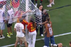Alan Gouveia da CazéTV leva bronca ao vivo na final da Copa