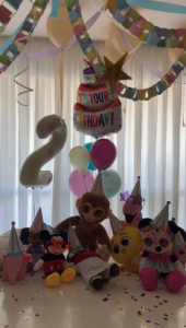 Amanda Kimberlly celebra os 2 anos de Helena em festa intimista e COMOVE