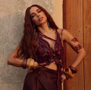 Anitta Brilha em Evento de Copa e Anima Fãs com Show Imperdível