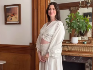 Anne Hathaway aos 43 anos revela se gravidez do terceiro filho foi planejada
