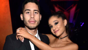 Ariana Grande reatou namoro com ex após 10 anos de separação!