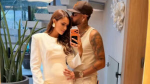 Bruna Biancardi exibe barrigão da 3ª gravidez em foto apaixonante com Neymar