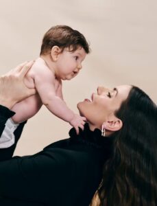 Camila Queiroz Revela Decisão de Armazenar Células-Tronco da Filha Clara