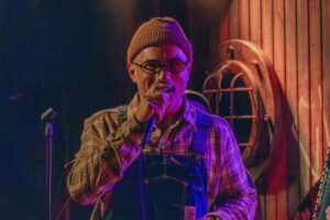Ed Gama abandona exclusividade da comédia e invade a música com tudo!