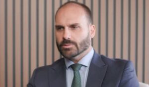 Eduardo Bolsonaro detona Zé Trovão após crítica a Bolsonaro: ‘Desonesto’