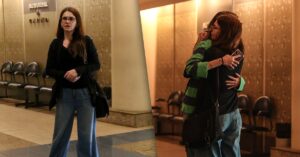 Viúva e Filha de Edward Boggiss se Emocionam no Velório do Ator
