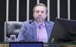 Fausto Pinato é alvo de investigação da PF por suposto envolvimento em esquema de desvio de benefícios do INSS