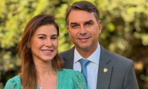Fernanda Bolsonaro entra na pré-campanha do marido Flávio após polêmica com Michelle