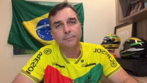 Flávio Bolsonaro Pede Desculpas a Michelle Mas Depois Faz o Oposto