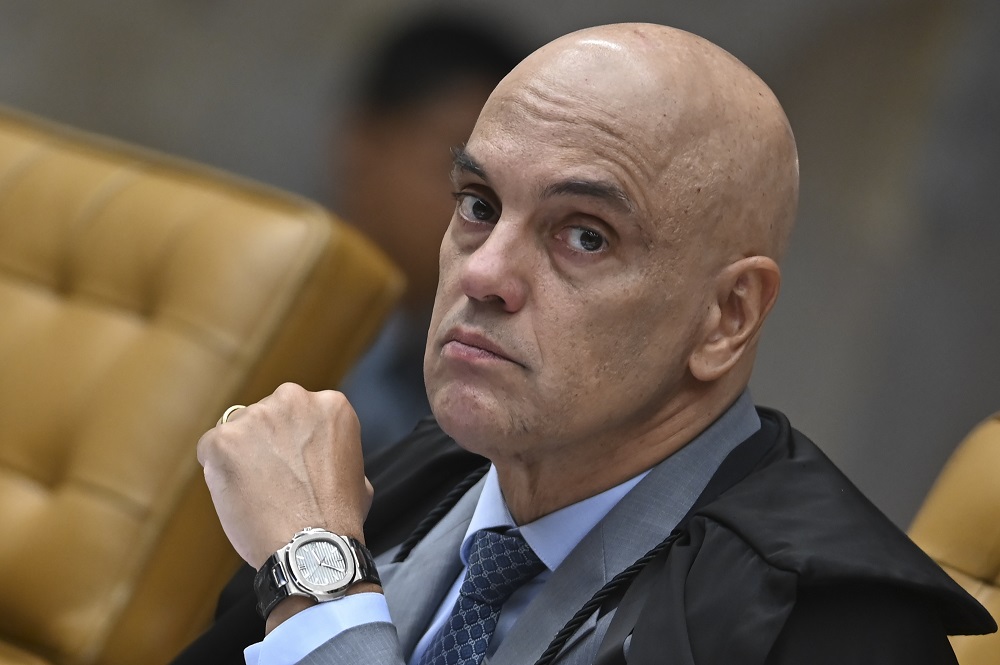 Flávio Bolsonaro tem 10 Dias para se Defender em Caso Polêmico
