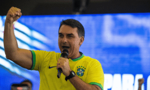 Flávio Bolsonaro nega acordo com Republicanos sobre vaga no STF