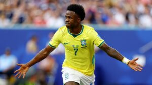 Astros do futebol dominam o ranking de seguidores nas redes sociais
