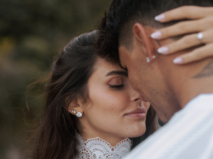 Gabriel Medina anuncia gravidez de Isabella Arantes no altar em festa emocionante!