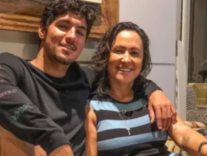 Mãe de Gabriel Medina comemora noivado e revela surpresa sobre Isabella Arantes