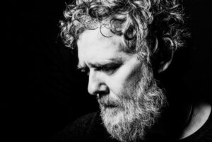 Glen Hansard, vencedor do Oscar, morre aos 56 anos em acidente de moto