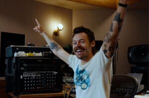 Harry Styles Pé-Frio? Fãs Culpam Cantor por Eliminação do Brasil na Copa!