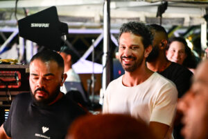 Ivete Sangalo aproveita festival com namorado Thiago Maia e esquenta a galera