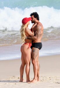 Jesus Luz anuncia filho em breve com Rafaela Mesquita após momentos quentes na praia