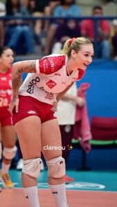 Júlio Cocielo é flagrado em clima quentinho com atleta de vôlei Gabi Gagliassi