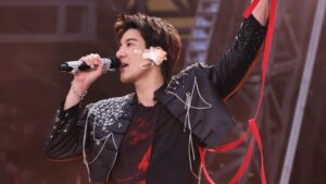 Cantor Leehom Wang Sofre Queda Brutal Durante Show e Leva 39 Pontos