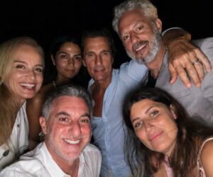 Luciano Huck e Angélica curtem férias luxuosas na Grécia com Matthew McConaughey e Camila Alves