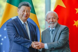 Lula conversa com Xi Jinping sobre acordos comerciais em meio à tensão com os EUA