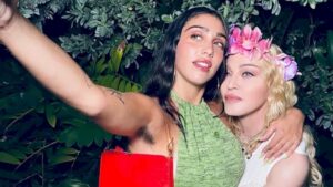 Madonna grava música com filha para curar relacionamento