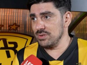Marcelo Adnet abre o jogo sobre cena de sexo com Letícia Colin em ‘Jogada de Risco’