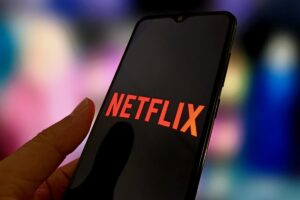 Netflix enfrenta queda brutal de audiência entre temporadas e expõe crise do streaming