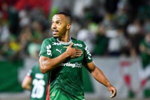 Palmeiras tropeça e Flamengo cola na briga pelo Brasileirão!