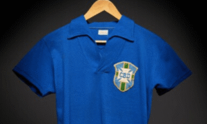 Camisa histórica de Pelé na Copa de 1958 é vendida por R$ 25 milhões!