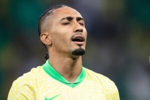 Raphinha desabafa após eliminação do Brasil: dor que ninguém aguenta!