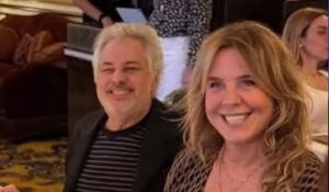 Viúvo de Rita Lee em Paris com Ex e Levanta Polêmica