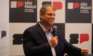 Tarcísio esmagador em SP: lidera 1º e 2º turnos e deixa oposição para trás!