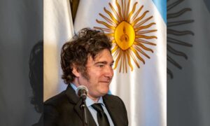 Tarcísio vai homenagear Milei com medalha de honraria de SP