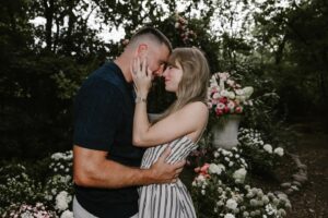 Taylor Swift e Travis Kelce doam R$ 135 milhões em caridade antes do casamento