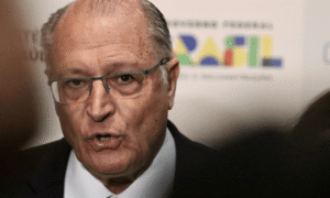Alckmin Arma Estratégia para Atrair Tucanos para Haddad