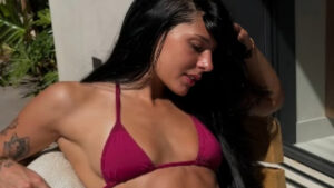 Ana Castela Exibe Corpo Sarado de Biquíni e Revela Tatuagem Discreta