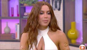Anitta abre o coração e explica sua fé no Candomblé ao vivo