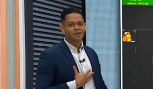 Apresentador da Globo paralisa jornal para anunciar paternidade e emociona: ‘Esse é o meu presente’