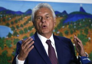Campanha de Caiado anuncia novo marqueteiro e mexe na estratégia política