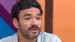 Caio Blat revela dificuldades com os filhos no Sem Censura