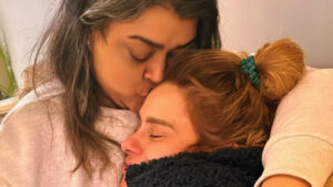 Carolina Dieckmann emociona ao prestar homenagem para Preta Gil no aniversário: ‘Sinto falta’